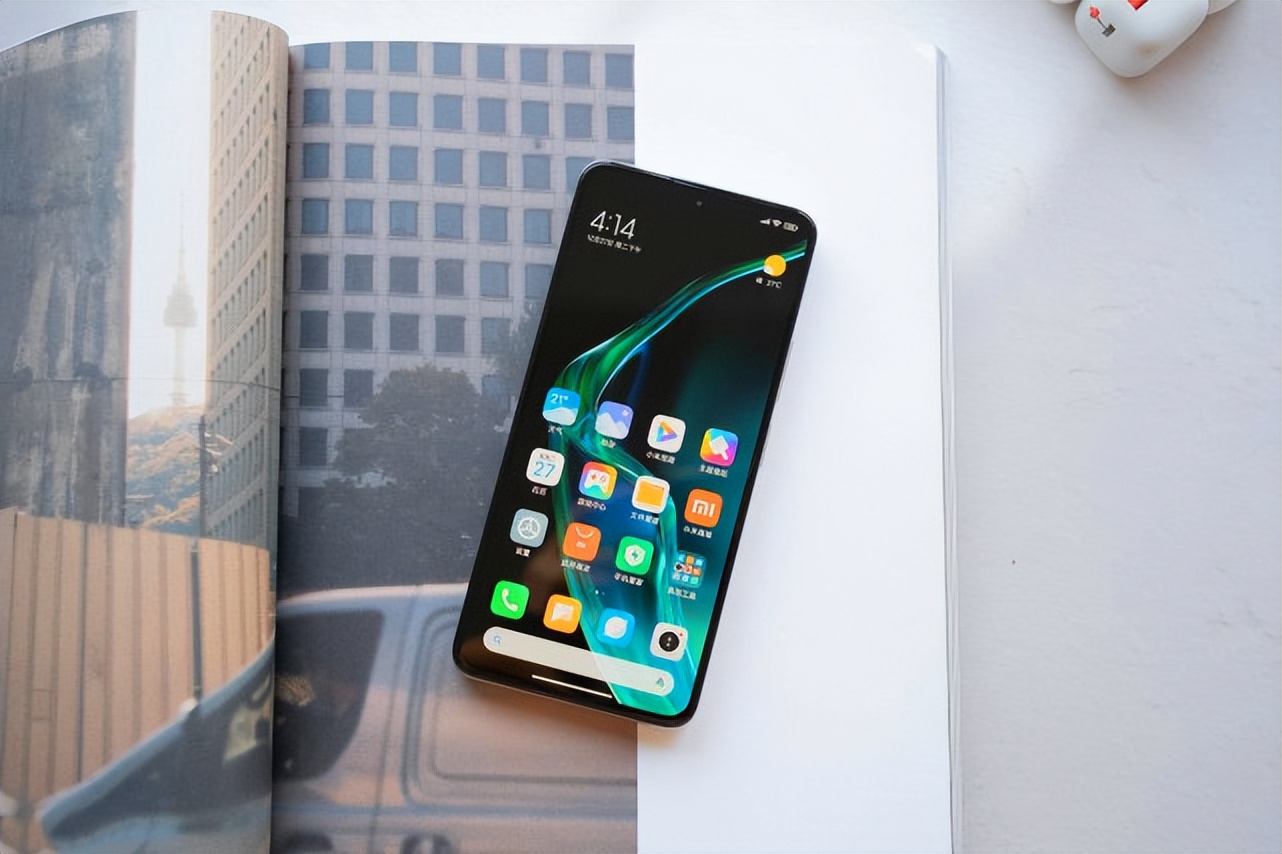 性价比高的手机哪款最值得入手,公认这四款高性价比手机值得选购