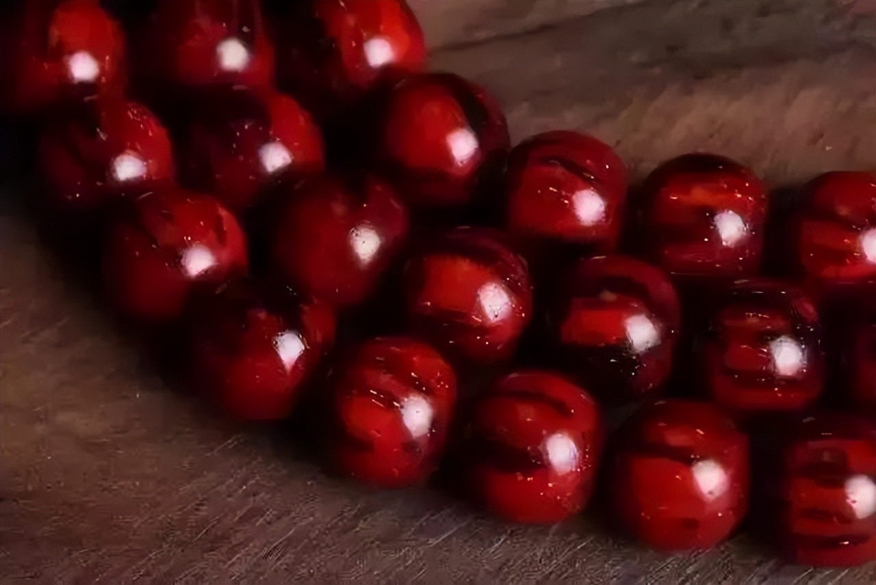 鸡血紫檀和小叶紫檀的区别,小叶紫檀鸡血红果冻料