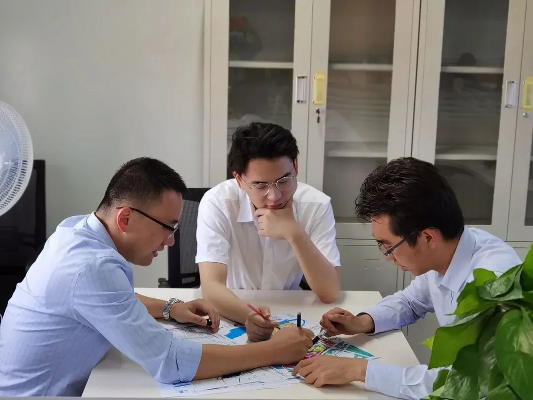 为港澳青年提供公务员岗位,入职港澳公务员