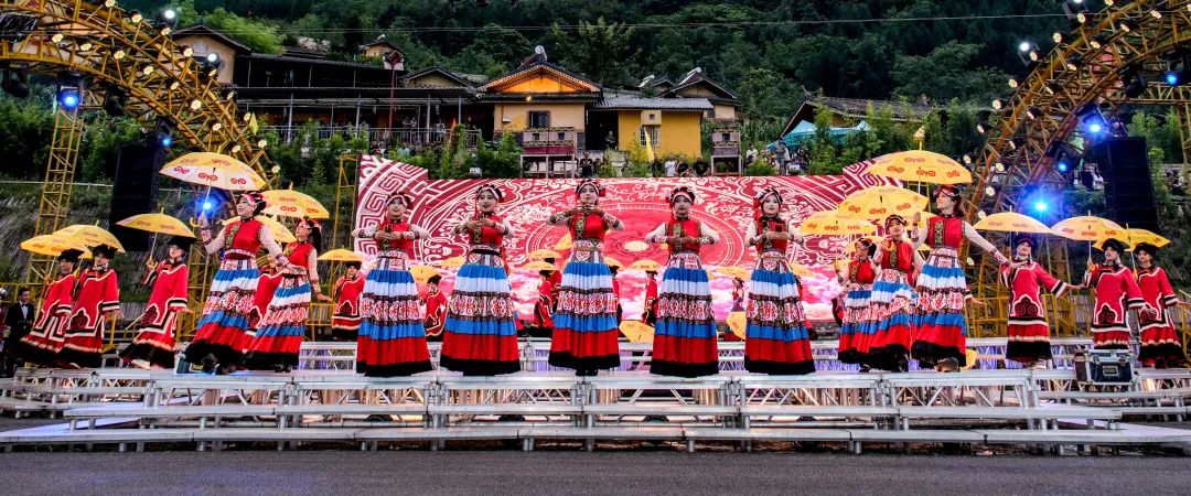 峨边黑竹沟篝火晚会,火把节彝族打歌展演