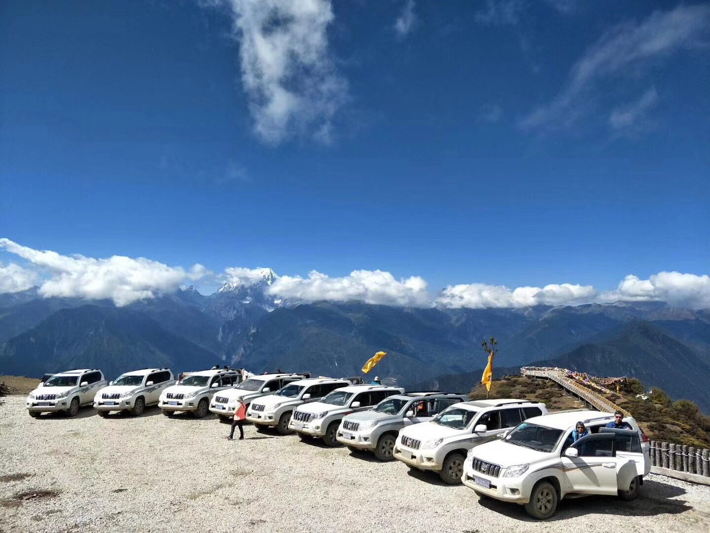 房贷车贷生活压力太大了怎么办,没有房贷车贷是不是很轻松