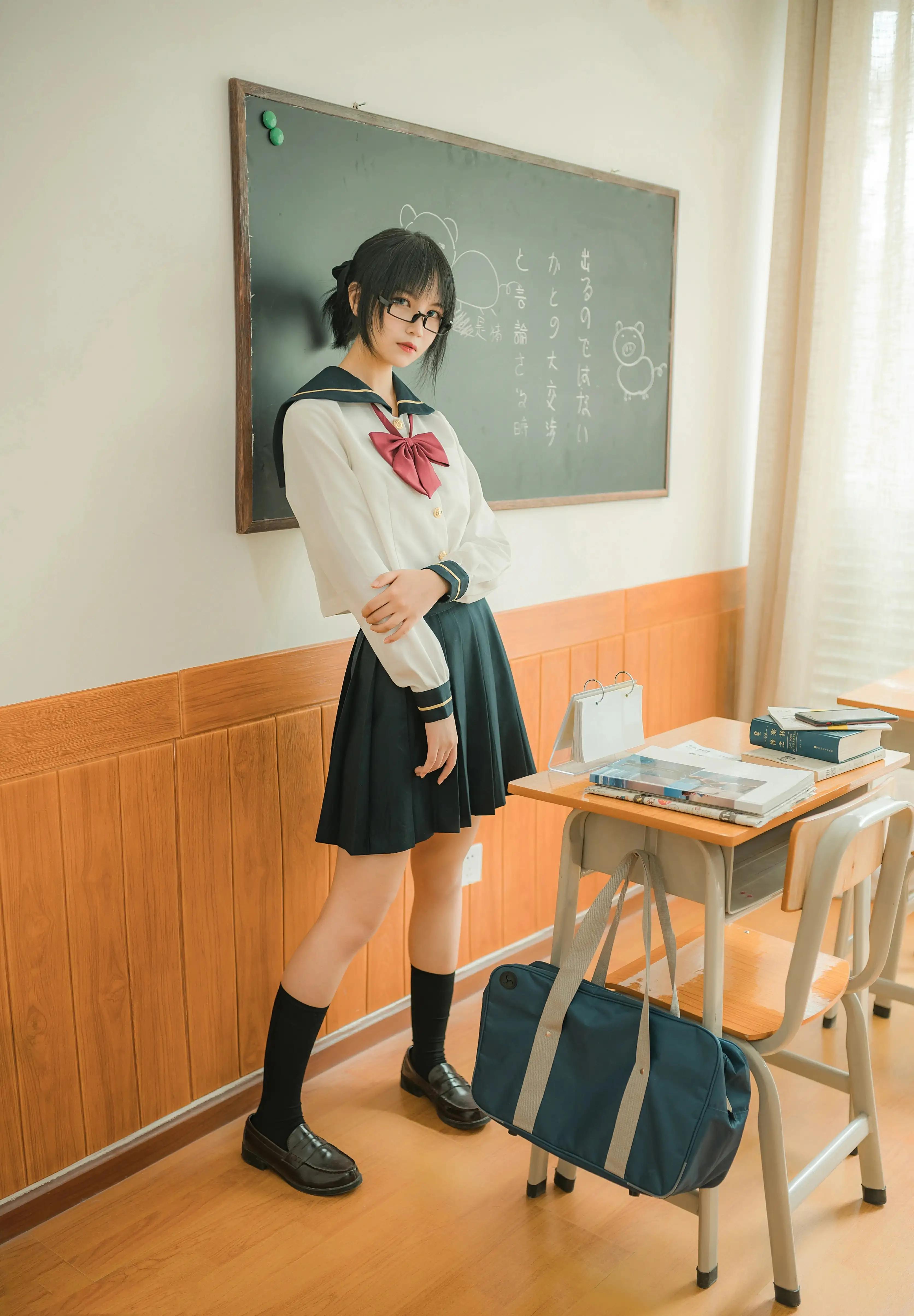 一边是学姐一边是学妹该选哪个呀,学姐还是学妹更适合做女朋友