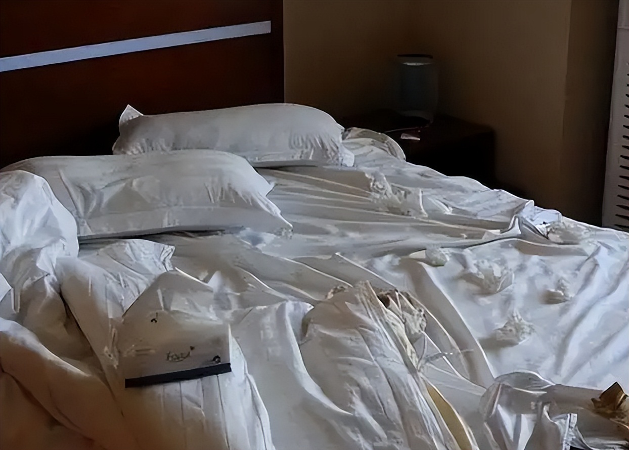 醉酒女大学生惨死宾馆，下身出血大小便*禁失**，监控拍下可怕画面！