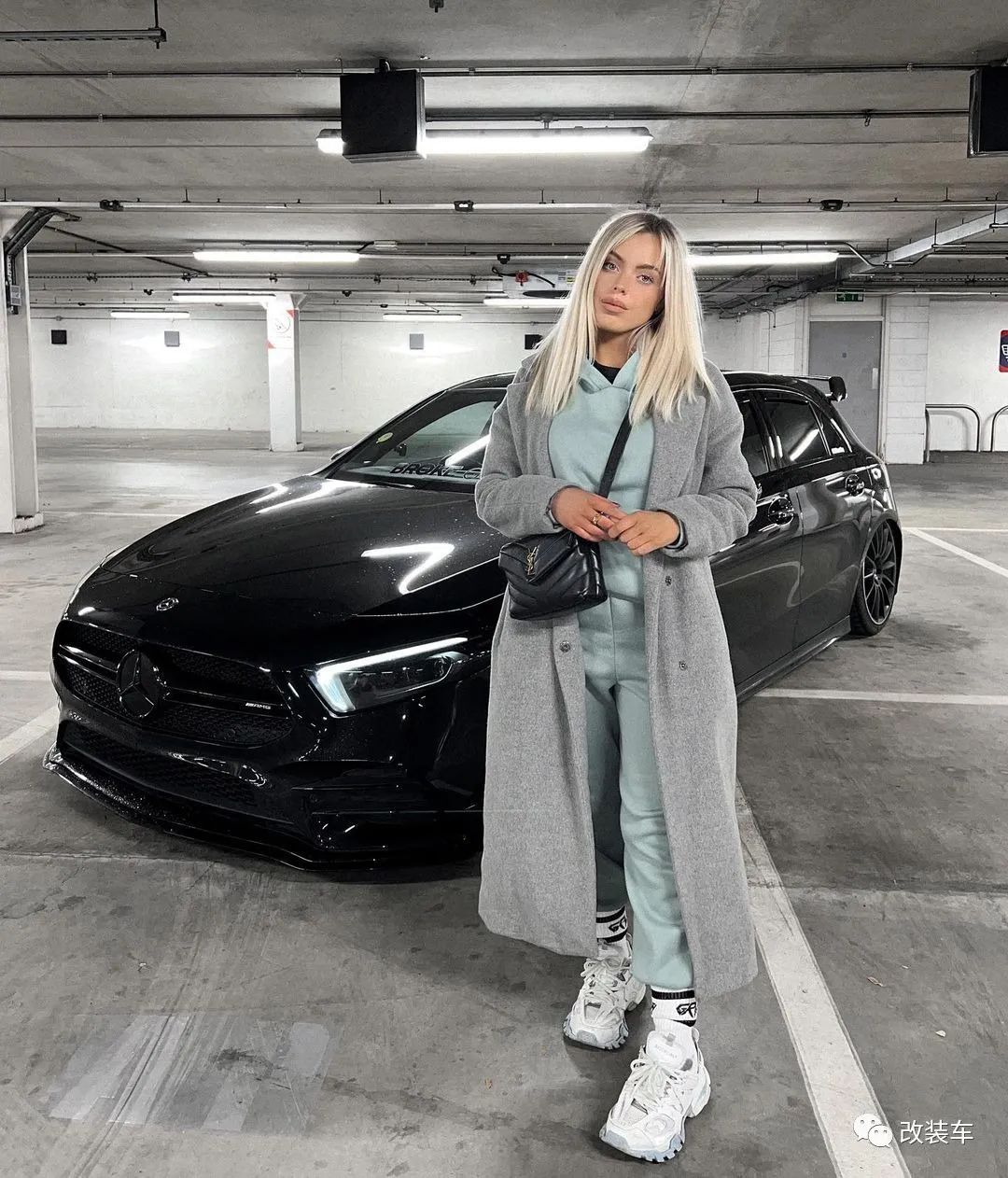 奔驰c级小姐姐改装,奔驰威霆改装小姐姐