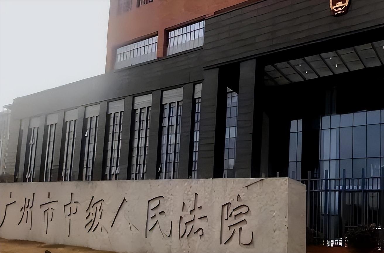 空姐机舱内穿情趣内衣，拍照自称：超级舒服，网友：跟没穿一样！