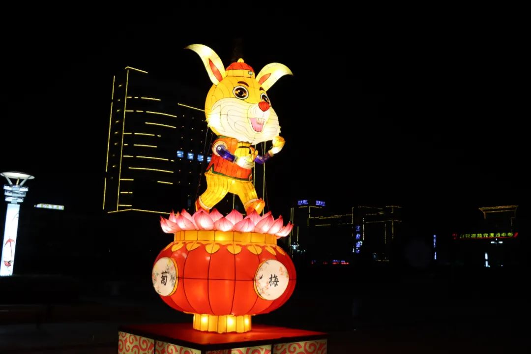 花灯璀璨迎新春多彩古城年味浓,逛花灯迎新春一起来寻找浓浓年味