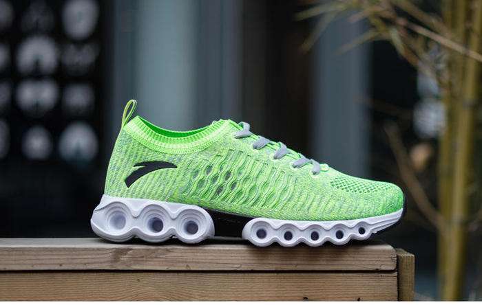 谷爱凌同款跑鞋太帅了，镂空跑鞋科技感强，安踏设计赶超李宁？