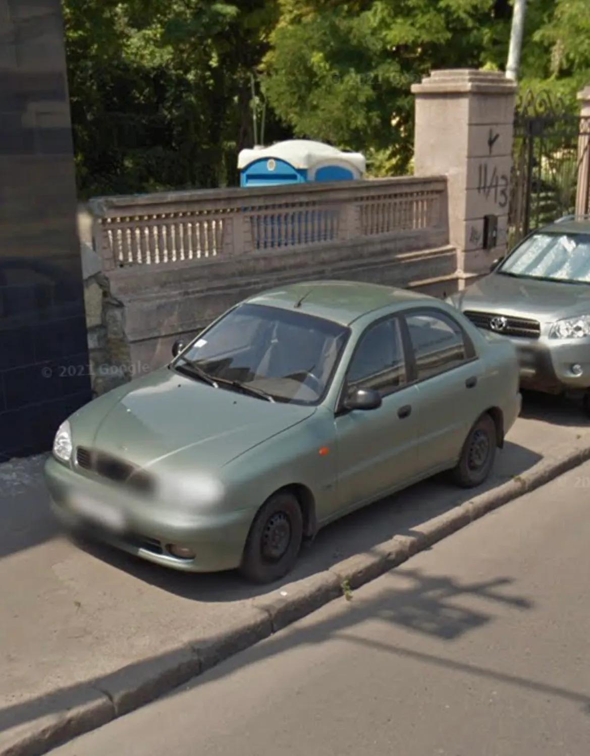 乌克兰敖德萨街头老车、日系车多，但俄罗斯车很少