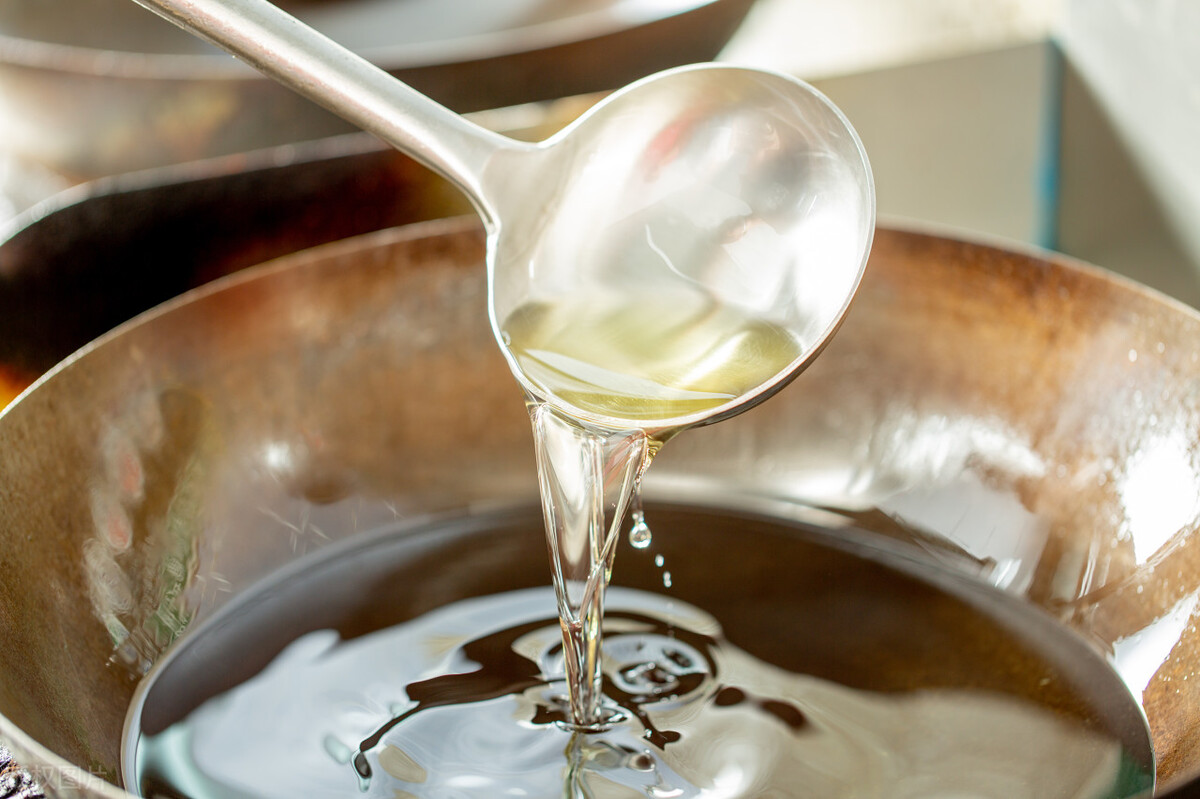 一招教你如何辨别地沟油,如何看待餐馆使用地沟油的现象