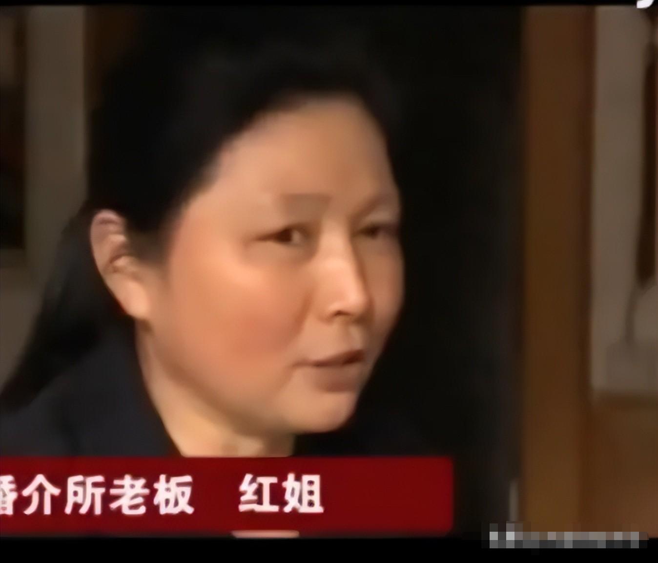 2013年，7名离异女性自愿给秃头大爷几十万，警察都笑了！