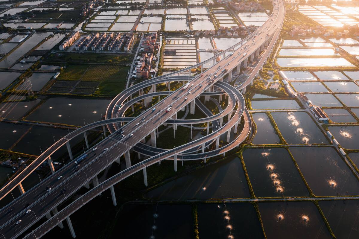 中国最挣钱的大桥，每天收入上千万，也是世界上最繁忙的大桥