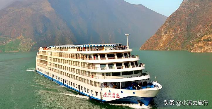 我们一行5人，五一从重庆出发，乘坐星际领航号，花费近9000元