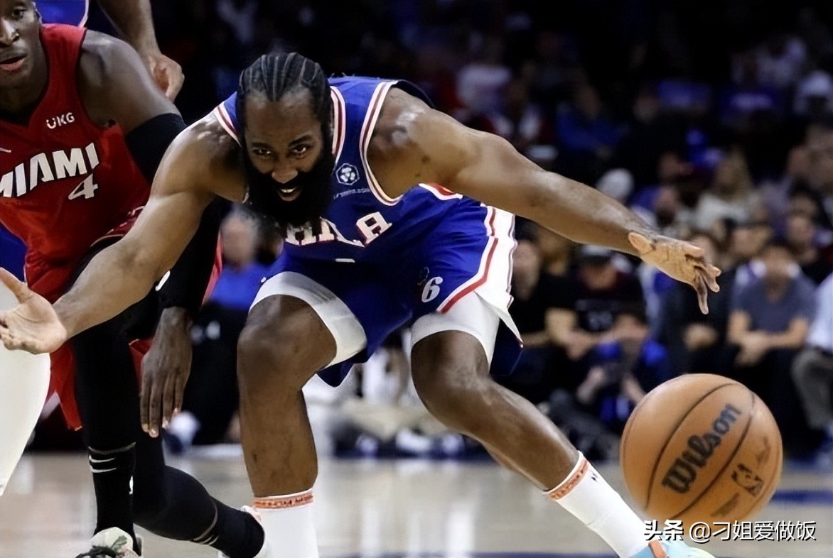 4年2.23亿！76人首位宣布留队巨星诞生，21+7后卫降薪联手恩比德