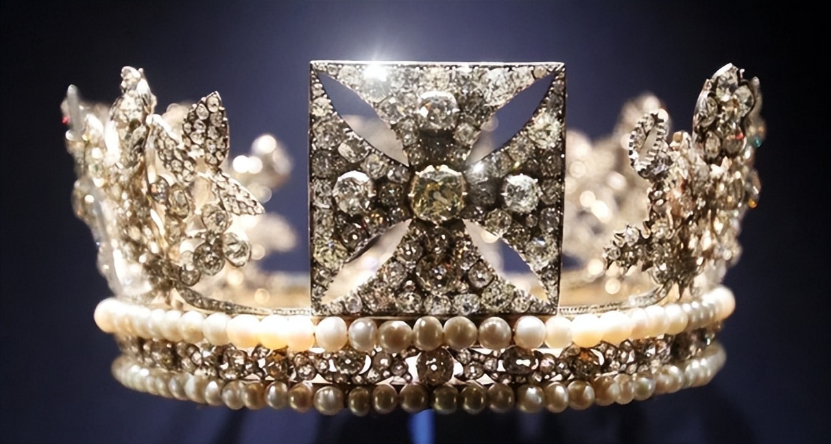 英国王室为什么喜欢珍珠,英国王室为什么有那么多珠宝