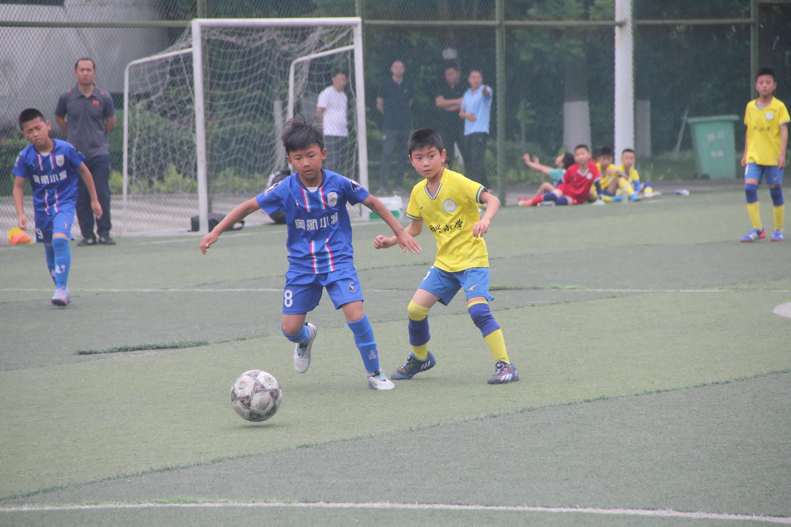 小朋友足球主题活动,仪陇日兴小学足球比赛