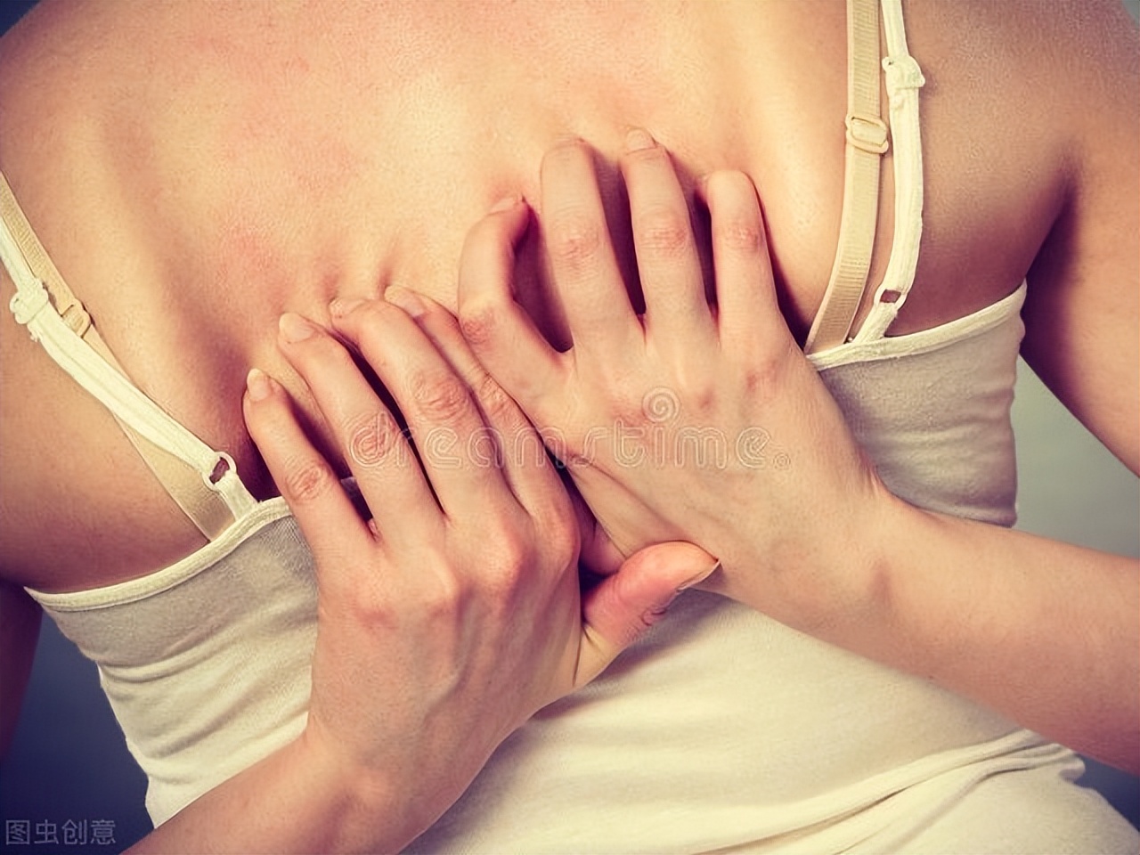 为什么我身上老是痒呢,为什么全身好几处成片的湿疹