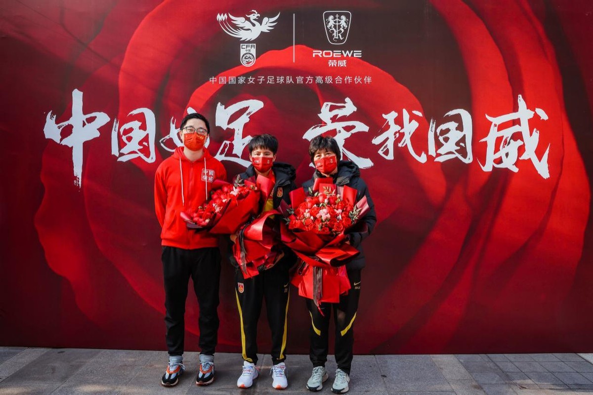 荣威imax8气场不输埃尔法,荣威imax8驾乘体验