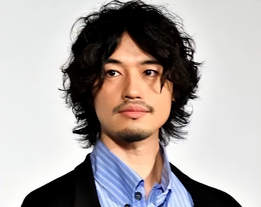 他是日本“行走的荷尔蒙”，不伦专业户​！40岁依旧魅力四射...