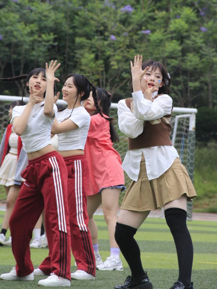 啦啦操燃爆比赛,成都花球啦啦操