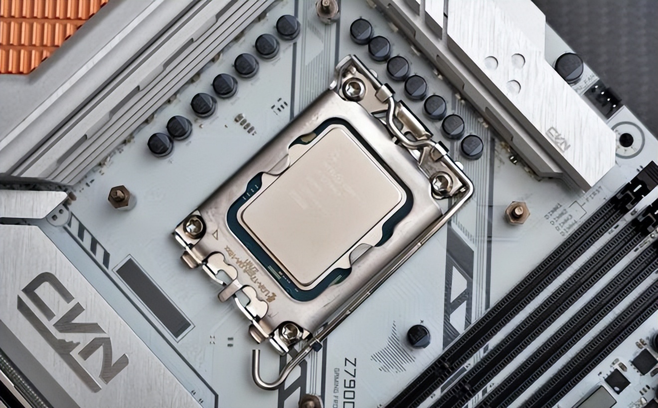 双11装机汇报：13700KF+七彩虹Z790+骨伽天吴T5水冷投入1个W