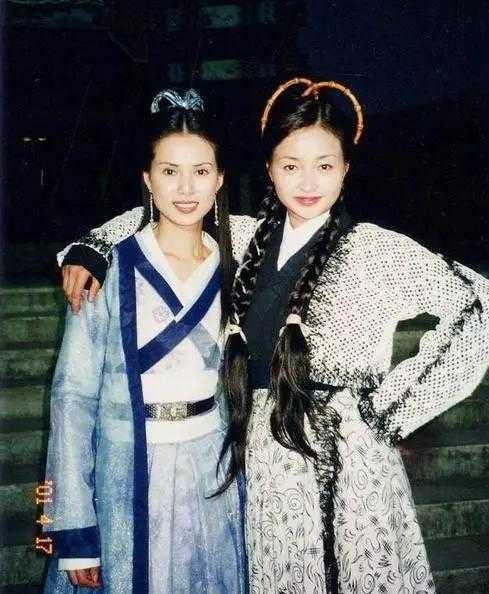 80多年前，18张日寇占领下的河南新乡老照片：骑在桥头拍照的鬼子