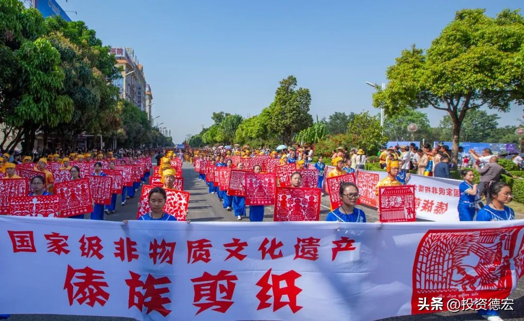 瑞丽德昂泼水狂欢节,云南旅游攻略德宏泼水节