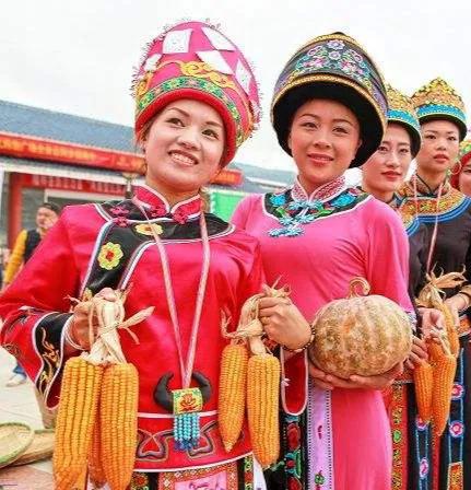 五十六个民族服饰视频,五十六个民族服饰完整版