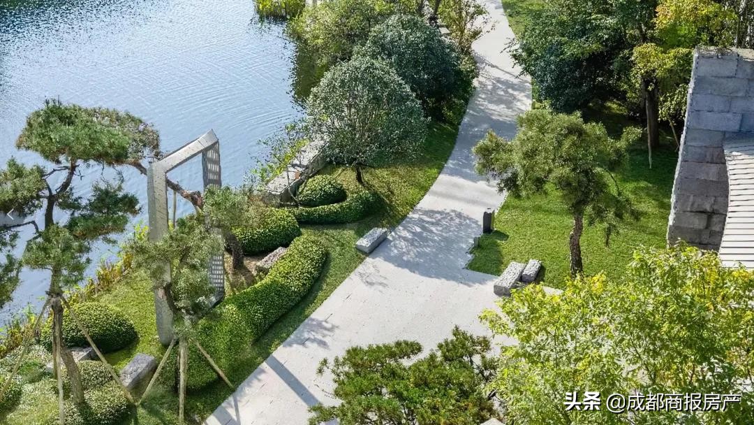 从人文锦绣到高定星耀，两个成都万科的高端答案