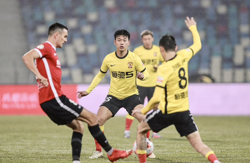 天津津门虎赛季首败于根伟,于根伟和郑智关系好吗