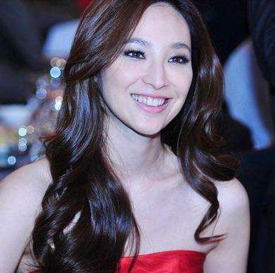 6年生4胎，被称为“富豪生育工具”，吴佩慈为何活成了笑话？