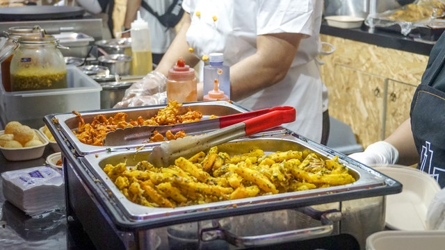 在广州摆摊卖小吃年入百万,上海摆摊卖小吃