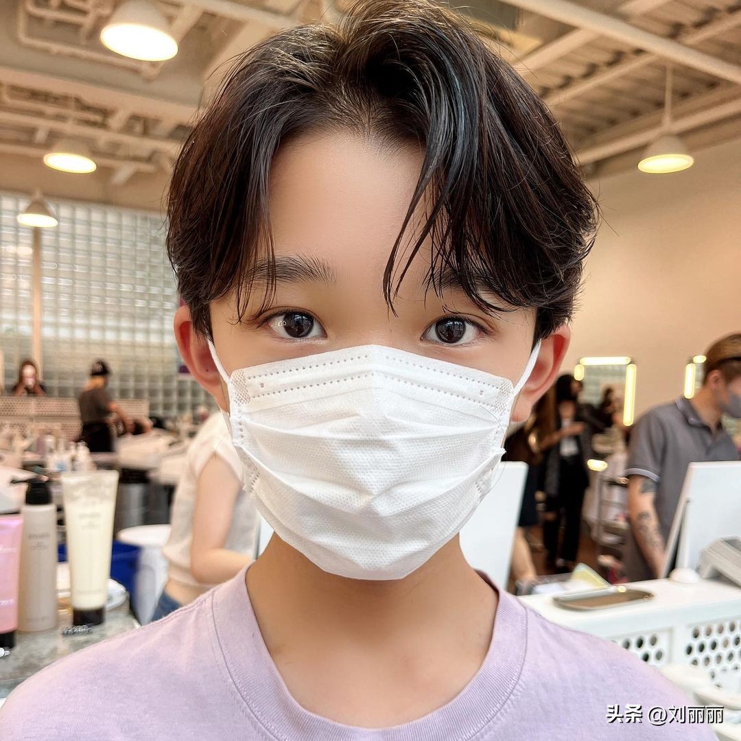 家庭理发帅气小男孩发型,小男孩帅气发型图片短发