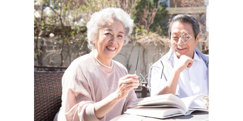 4岁女孩肚子疼被爸爸抱进急救室,12岁女孩肚子疼妈妈带去医院检查