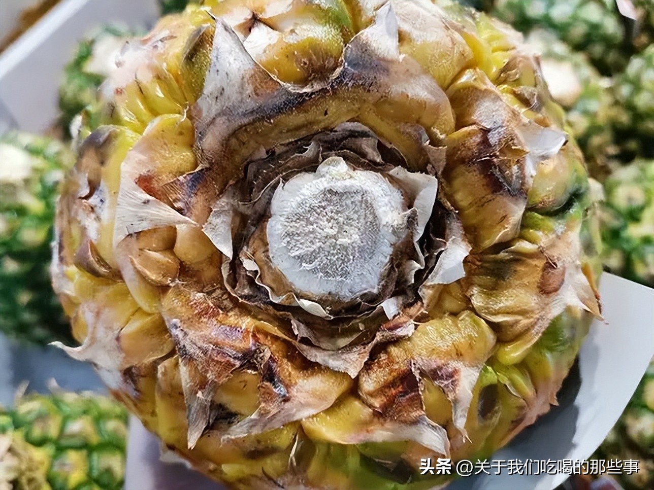 菠萝从外表看过去哪样的最甜不烂,菠萝看里面甜不甜