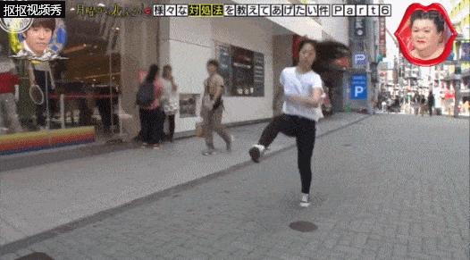 宝宝不会爬也不愿意趴怎么办,七个月宝宝不会爬总想站