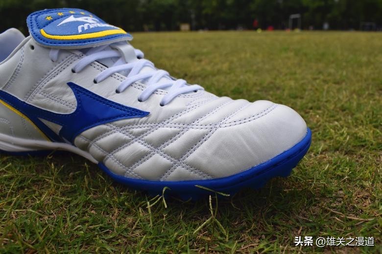 美津浓宽脚碎钉足球鞋推荐,足球鞋推荐中场宽脚美津浓