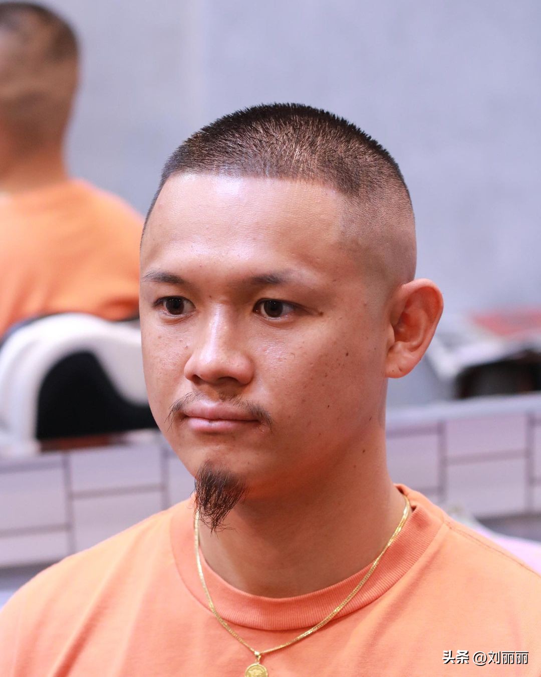 中年男士看起来精神的短发发型,9款秋季男士流行发型剪了变型男