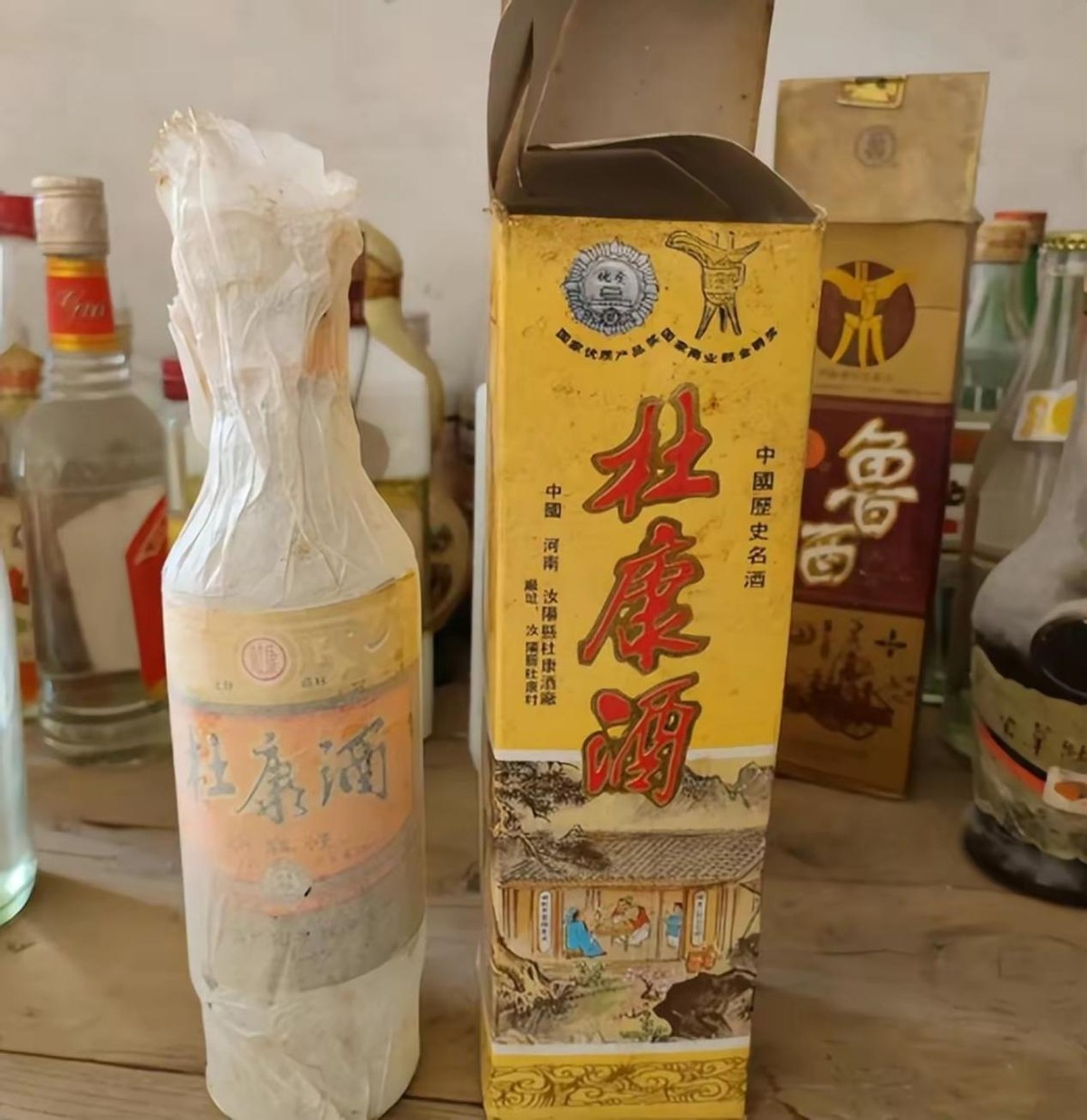上海一大伯晒藏酒柜惹争议，行家直言：都是便宜酒，却想买买不到