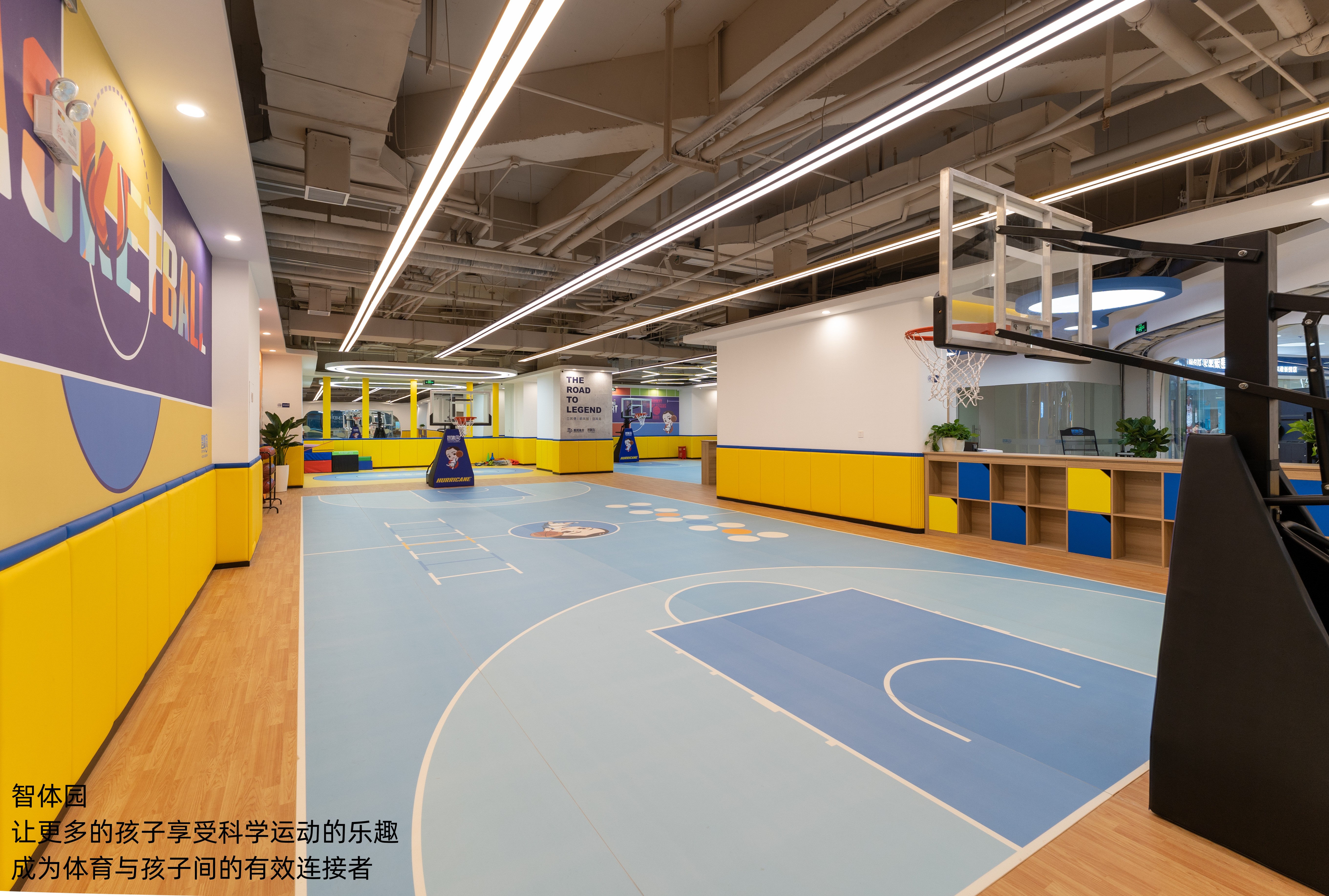 如何长传球最准最有力教学,如何学会大幅度左右传球