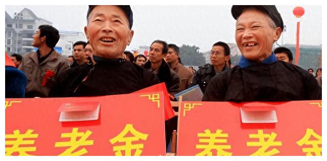 2024年退休并轨工资计算方法,2024年养老金并轨后退休吃亏吗