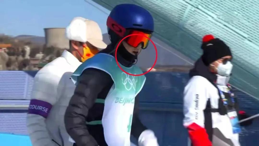 谷爱凌比赛时嘴里含的是什么“秘密*器武**”？