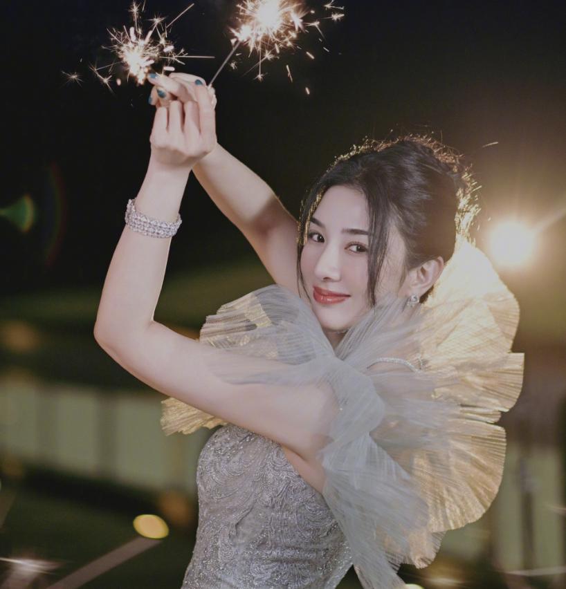 素颜是灾难，化妆是整容，这9位女明星的真实颜值，前后反差巨大