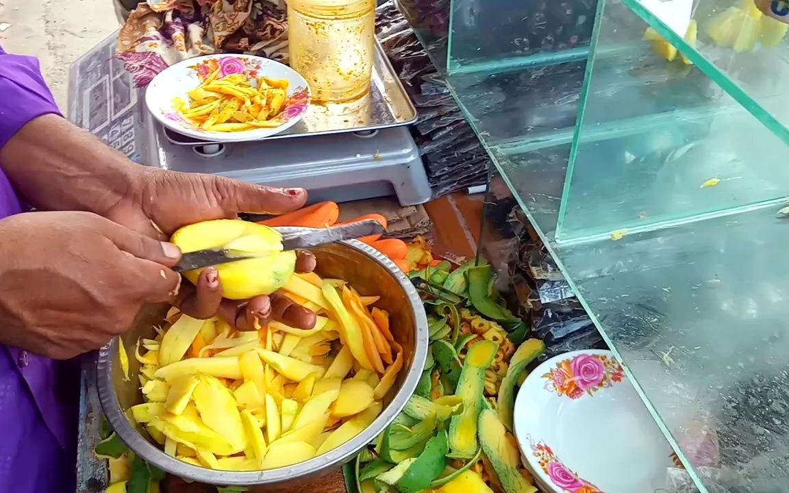 印度美女来中国旅游，第3天回国，心里纳闷：中国的钱很好赚？