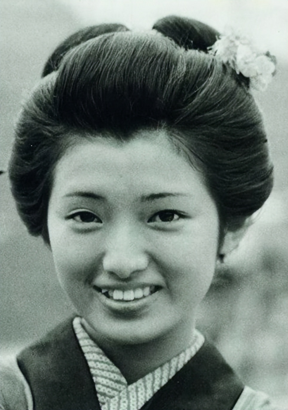 山口百惠谁年轻时还不是个美人,山口百惠为爱隐退完整版