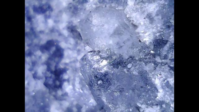 莫西沙翡翠打灯看和切开看,莫西沙翡翠石头特点