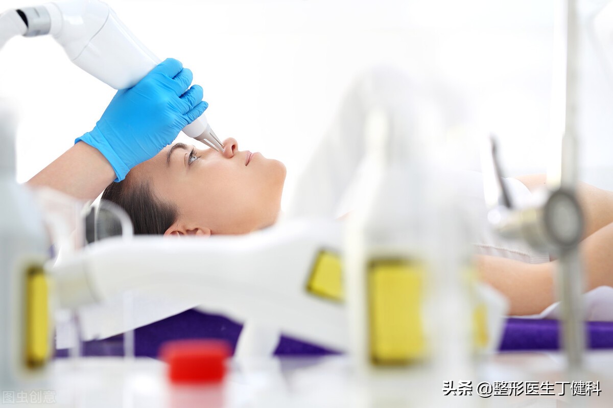 岁数小有眼袋怎么回事,年龄大的人有眼袋怎么办