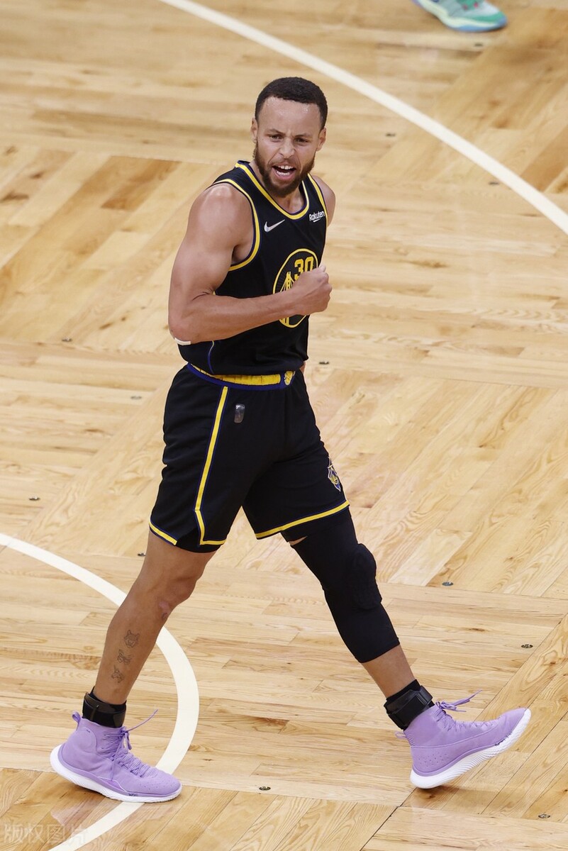 库里43分天神下凡詹姆斯祝贺,勇士库里超远三分绝杀