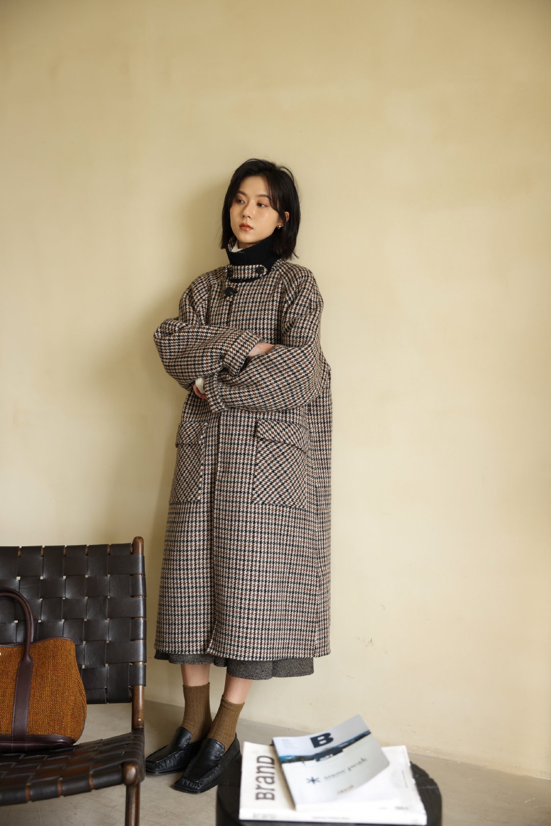 春季穿搭不用愁，千鸟格大衣高级穿搭，不会的照穿就好