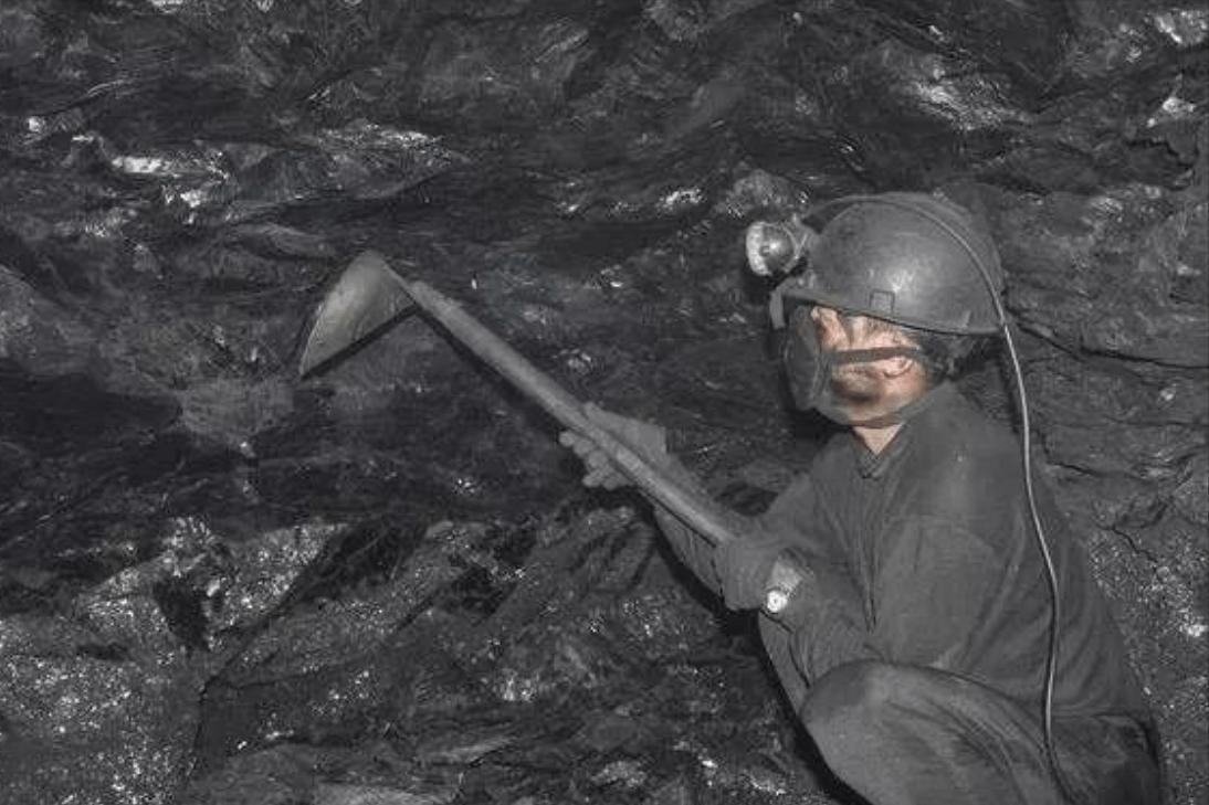 亚洲第一天坑是什么矿,亚洲第一坑煤矿图片