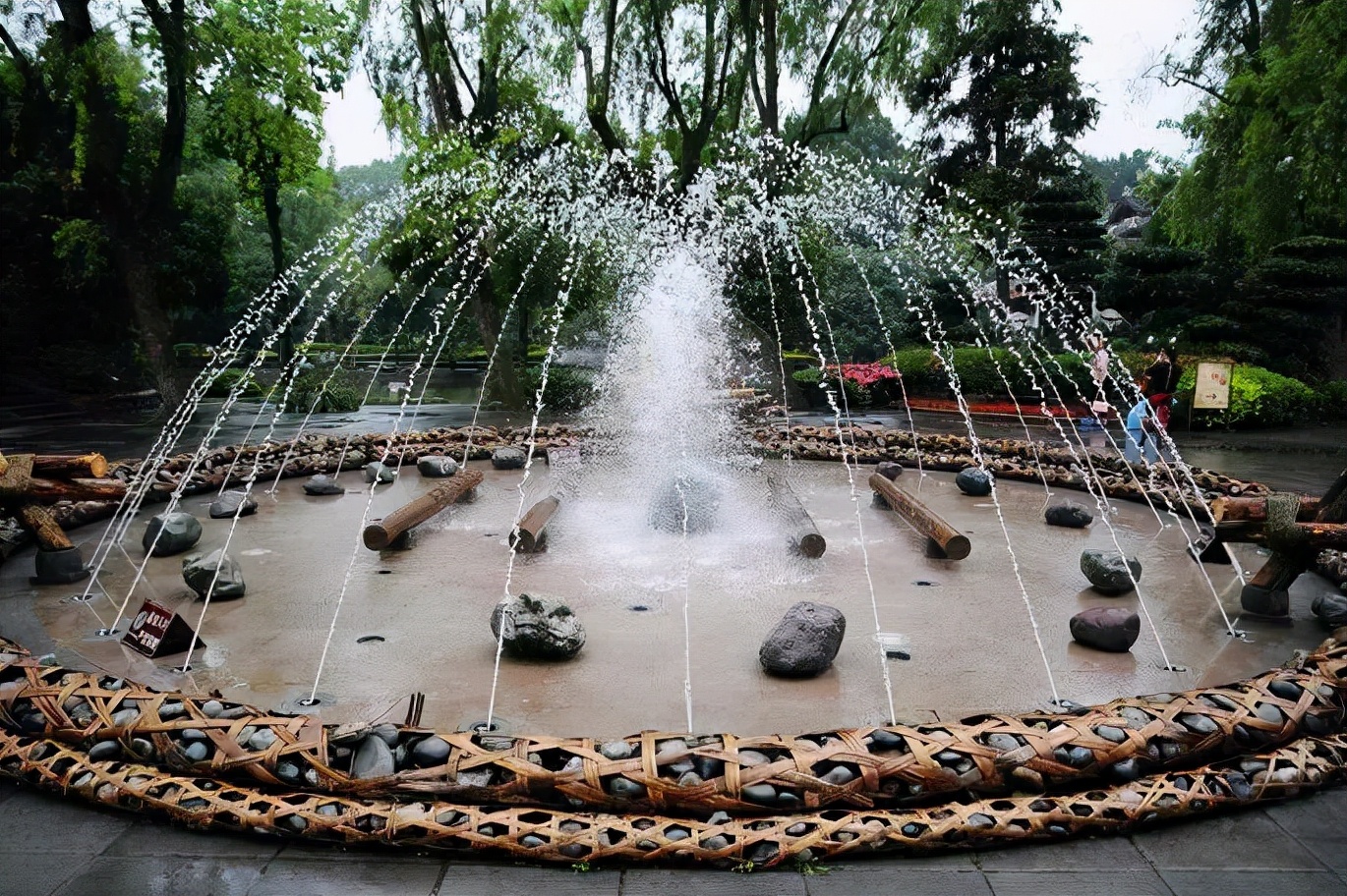 拜水都江堰问道青城山类似的话,拜水都江堰的拜水什么意思